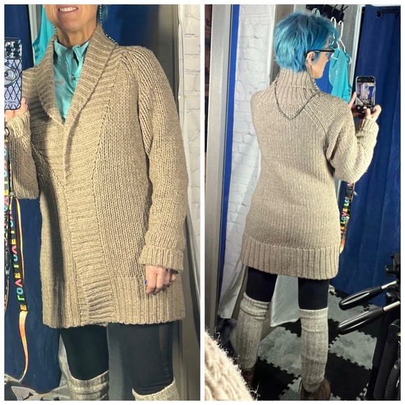 🔥2/$10 |•OLD NAVY•| Tan Comfy Knit Sweater Size Large - Picture 4 of 10